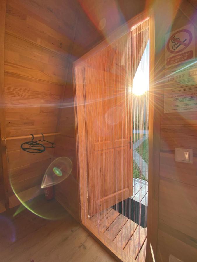 Rooms & Glamping Lana Haus Licko Petrovo Selo Exterior photo