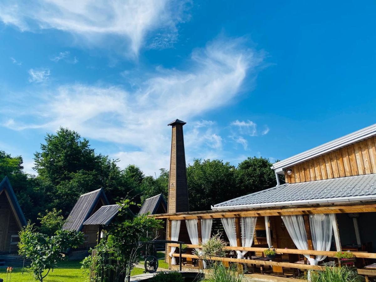 Rooms & Glamping Lana Haus Licko Petrovo Selo Exterior photo