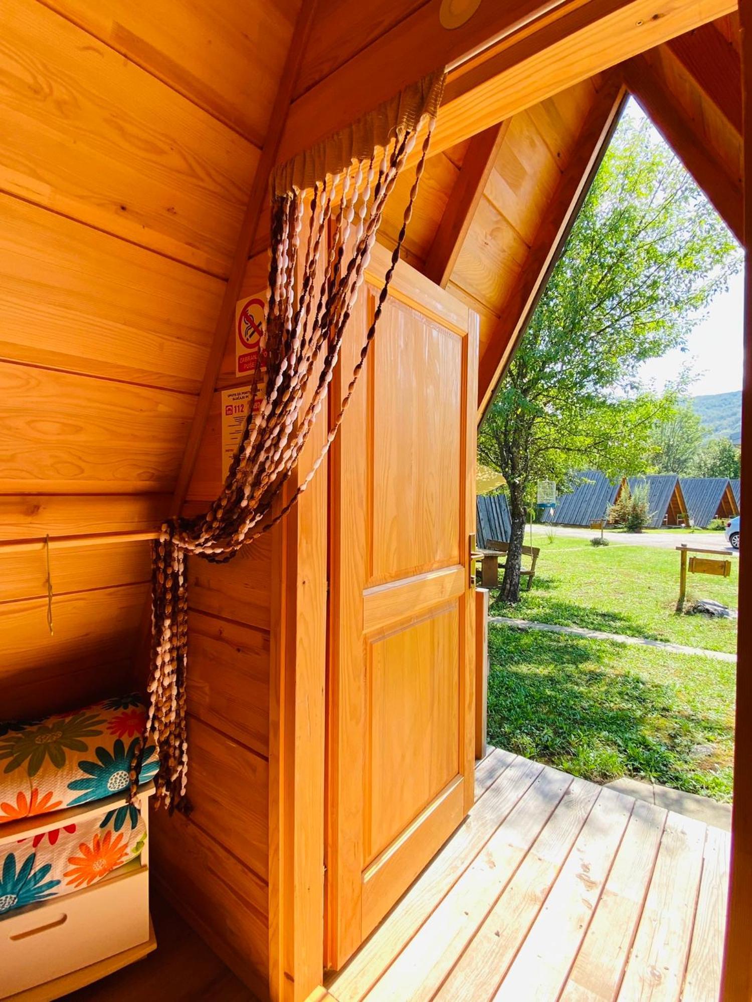 Rooms & Glamping Lana Haus Licko Petrovo Selo Exterior photo