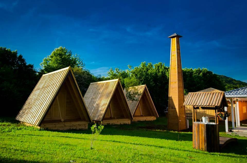 Rooms & Glamping Lana Haus Licko Petrovo Selo Exterior photo